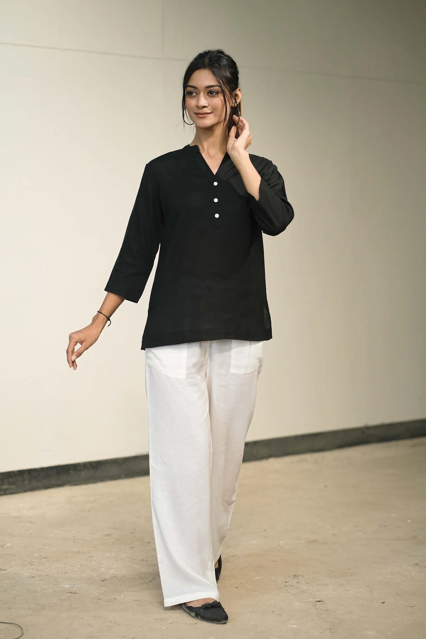 Women’s Black Cotton-Linen Short Kurta