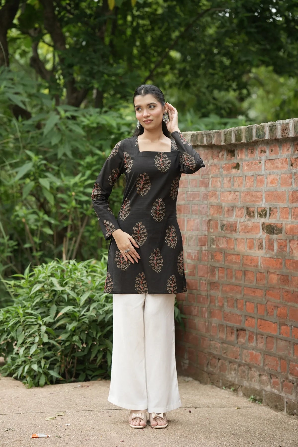 Black Buta Print Full Sleeve Kurti