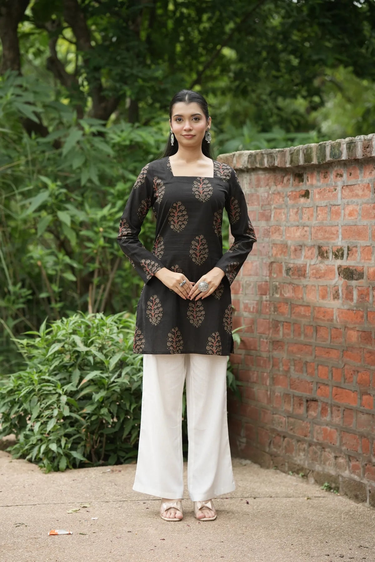Black Buta Print Full Sleeve Kurti