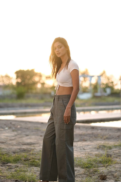 Women’s High-Waist Straight Fit Utility Cargo Pants Olive Green