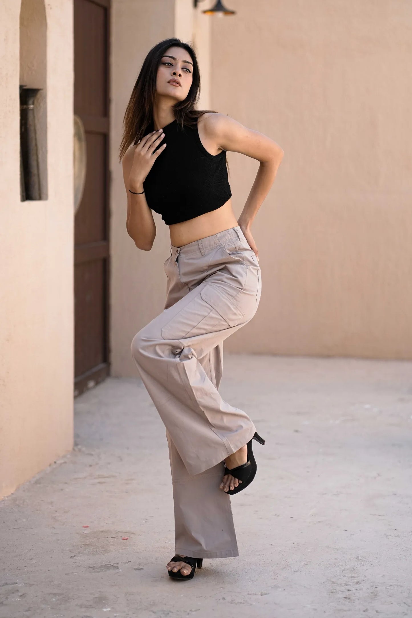 Women’s Wide-Leg Cargo Pants with Back Belt Grey