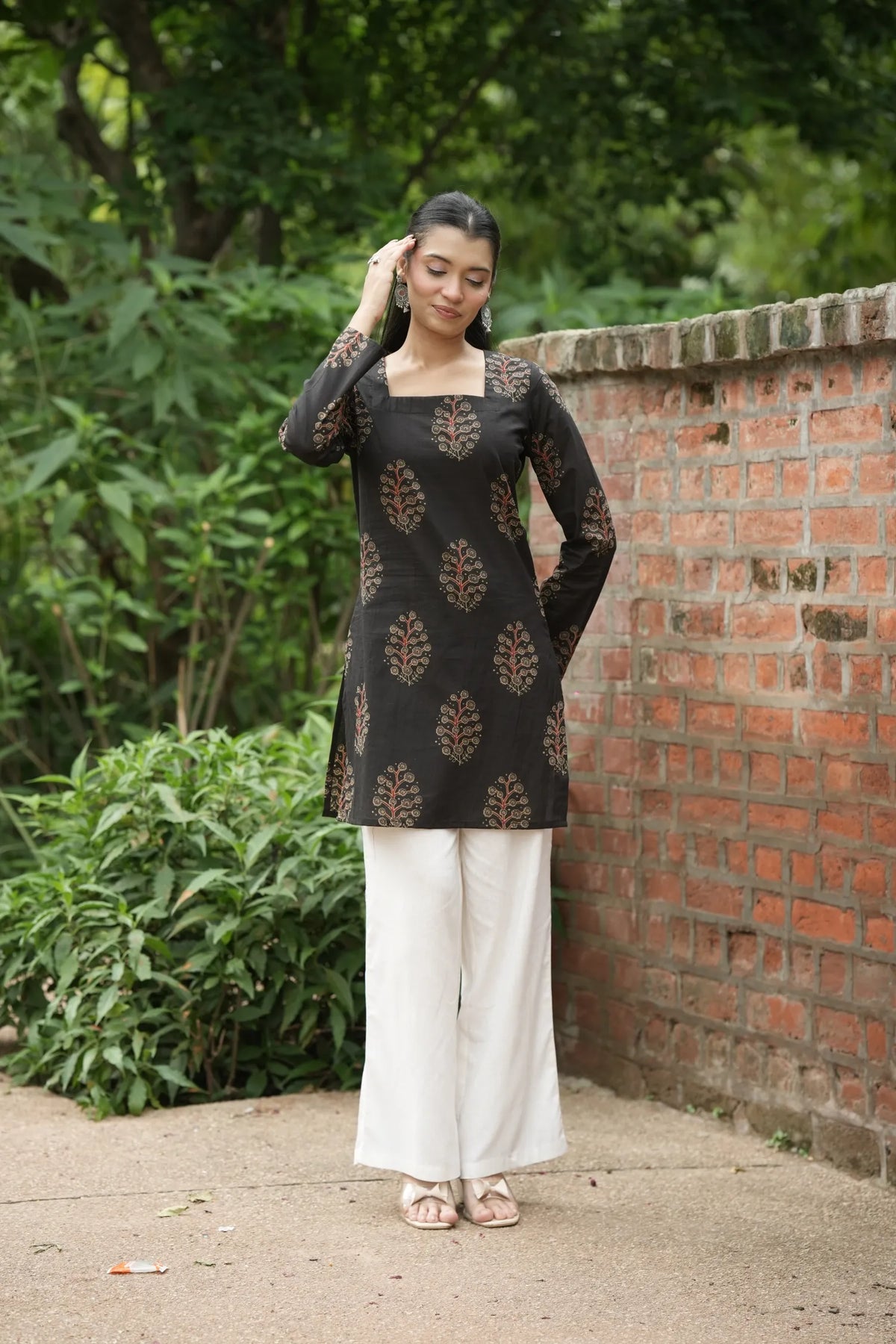 Black Buta Print Full Sleeve Kurti