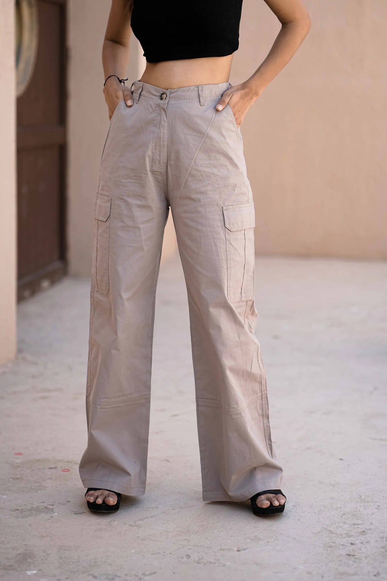 Women’s Wide-Leg Cargo Pants with Back Belt Grey