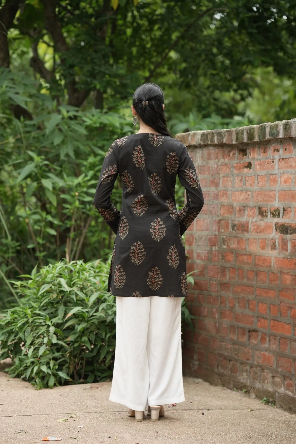 Black Buta Print Full Sleeve Kurti