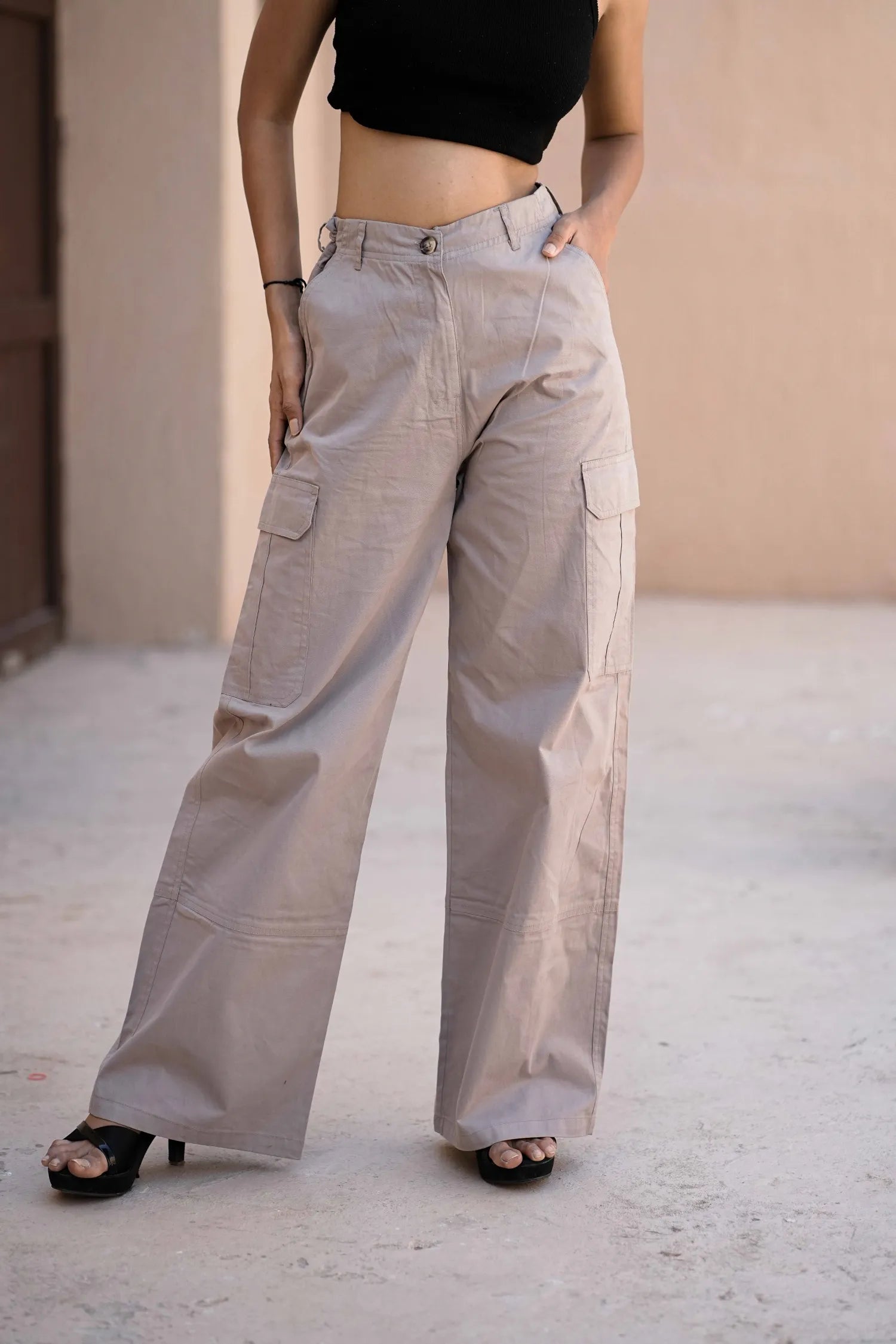 Women’s Wide-Leg Cargo Pants with Back Belt Grey