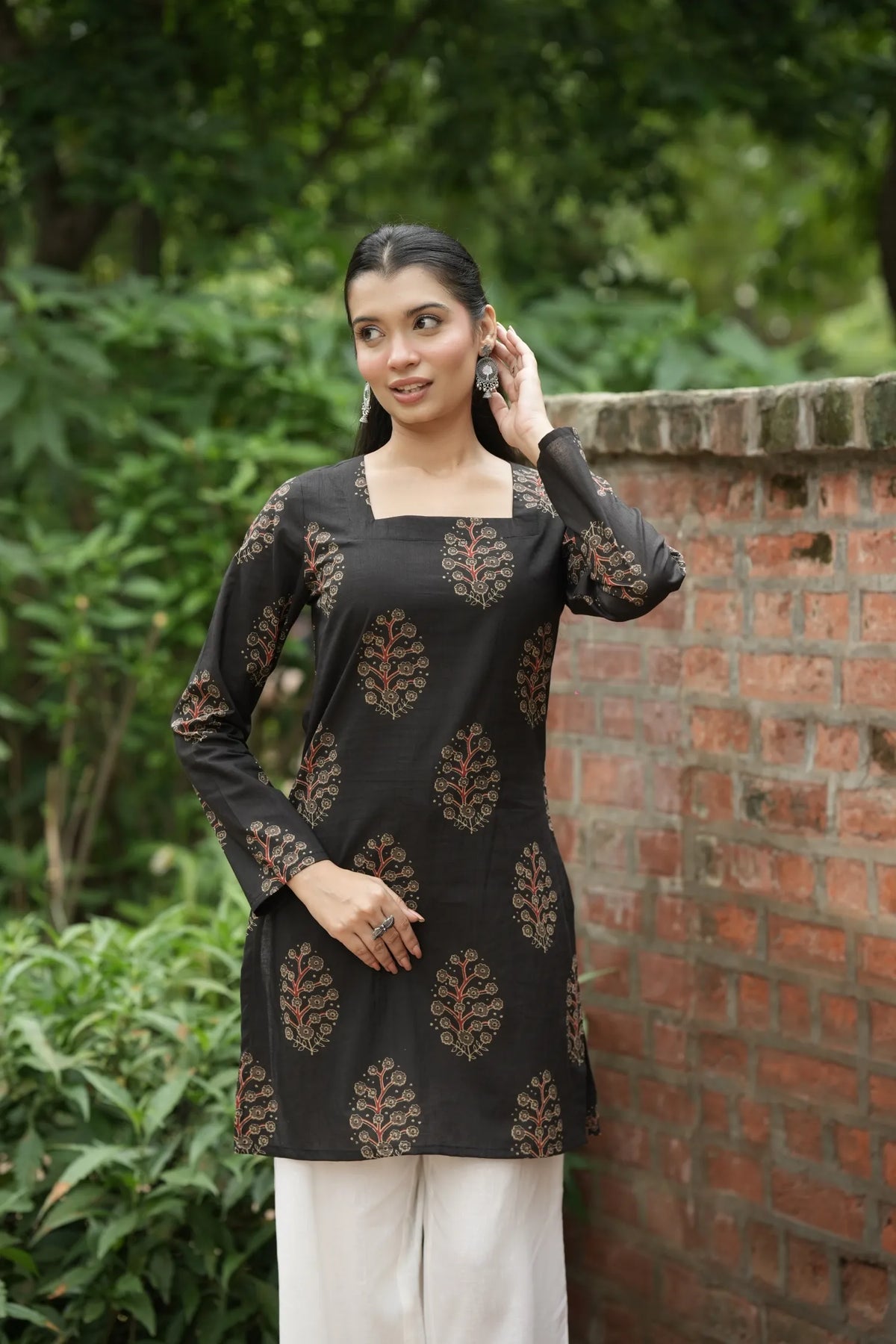 Black Buta Print Full Sleeve Kurti