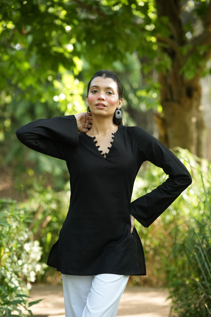 Black Solid Lupi Kurti