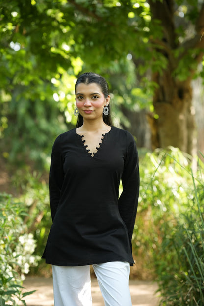 Black Solid Lupi Kurti