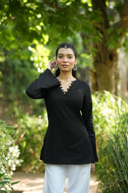 Black Solid Lupi Kurti