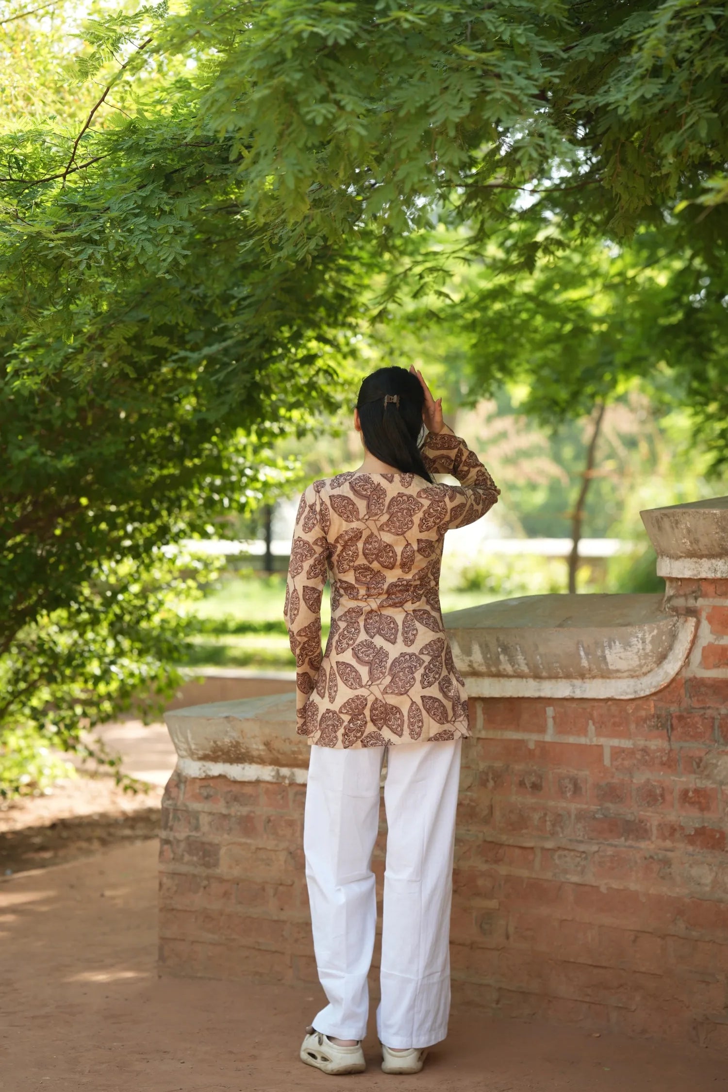 Beige Brown Leaf Print V-Neck Kurti